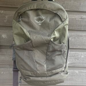 OSPREY Men's  Green Backpack/carry pack. Fairview 40